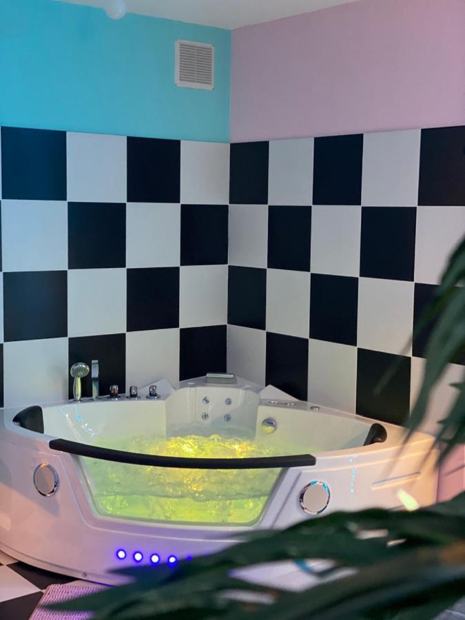 Capsule Miami Vice - Jacuzzi - Billard - Ecran Cinema & Netflix - Ping-Pong - Nintendo & Jeux- Liévin Exterior foto