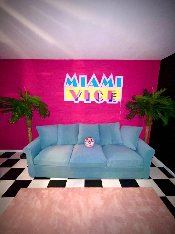 Capsule Miami Vice - Jacuzzi - Billard - Ecran Cinema & Netflix - Ping-Pong - Nintendo & Jeux- Liévin Exterior foto